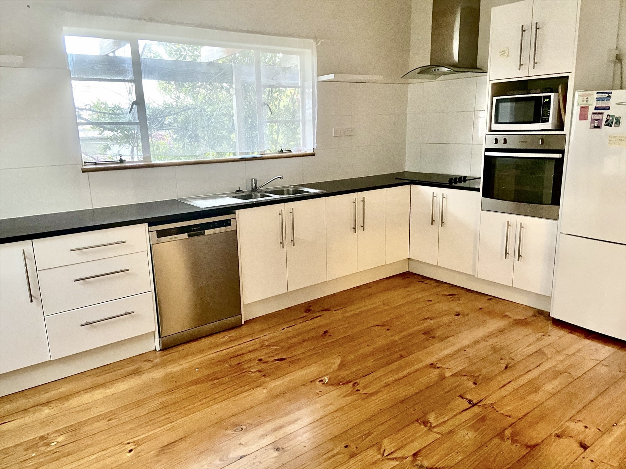 Spacious renovated home in Seacliff Park, 3 XLarge bedrooms (all master size).2nd toilet, Off street parking for 3 cars. NBN internet included in rent