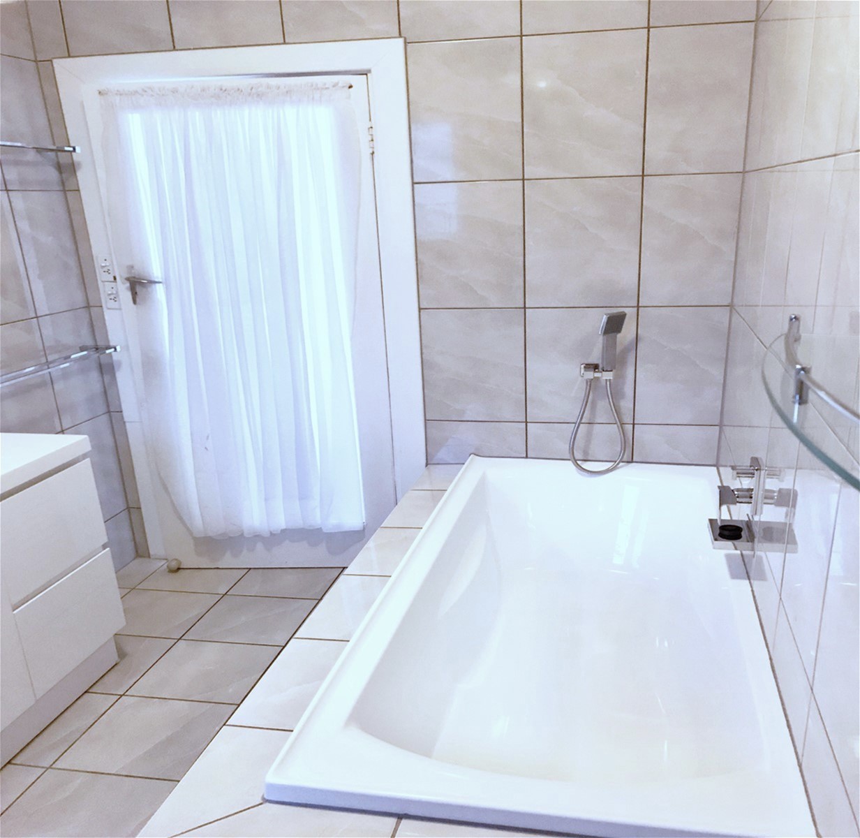 Spacious renovated home in Seacliff 8