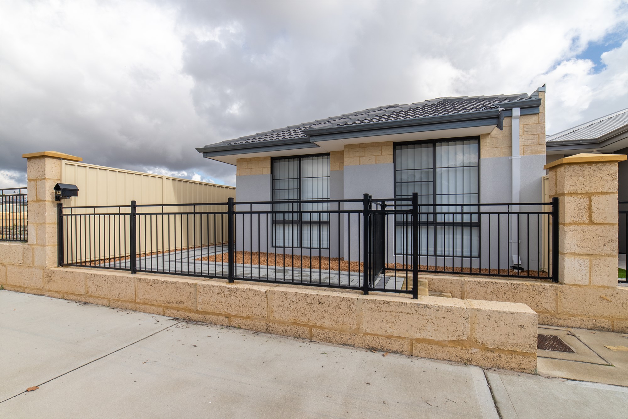 Low Maintenance and close to train station
