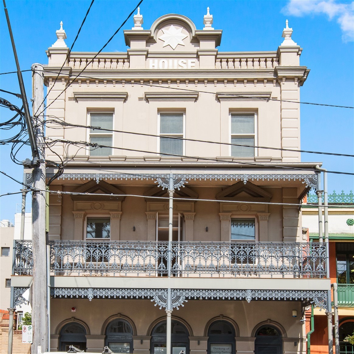 LARGE, LUXE DUPLEX APARTMENT IN REDFERN’S LANDMARK BUILDING – Star House