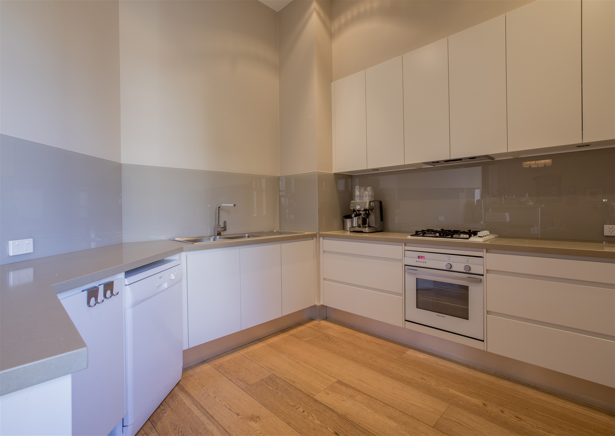 LARGE, LUXE DUPLEX APARTMENT IN 6