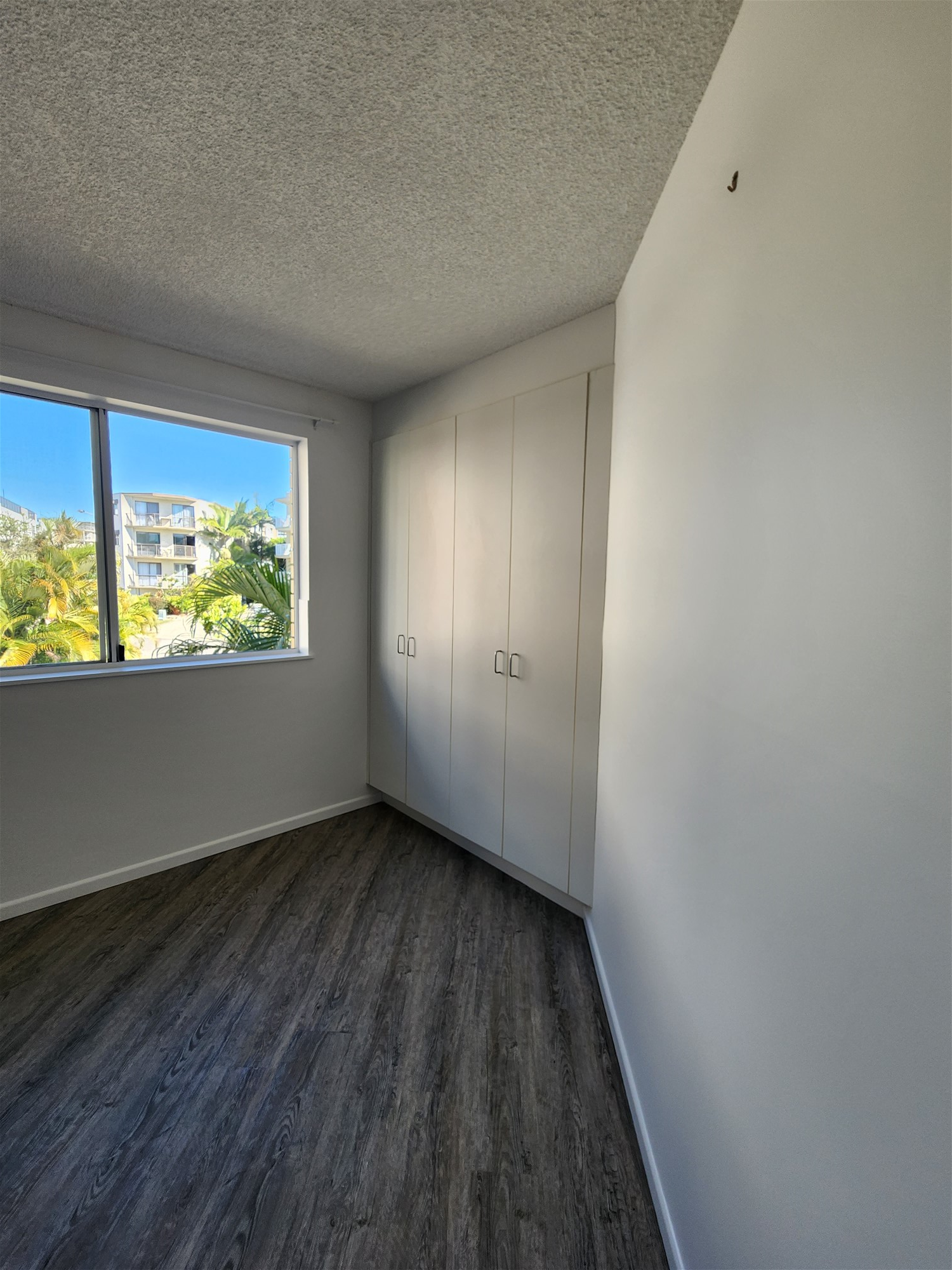 TIdy 2 Bed unit in 6