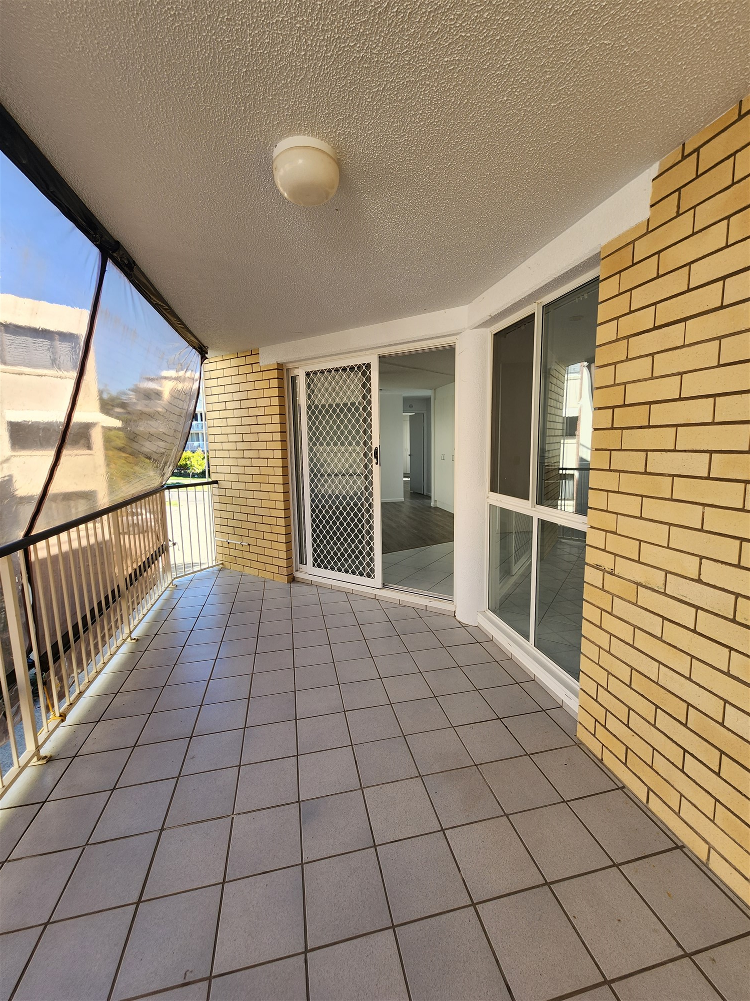 TIdy 2 Bed unit in 10