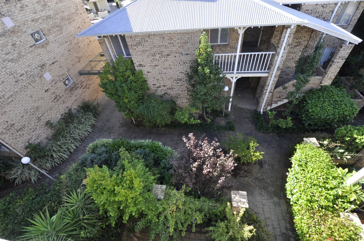 Mt LAWLEY   	2 6