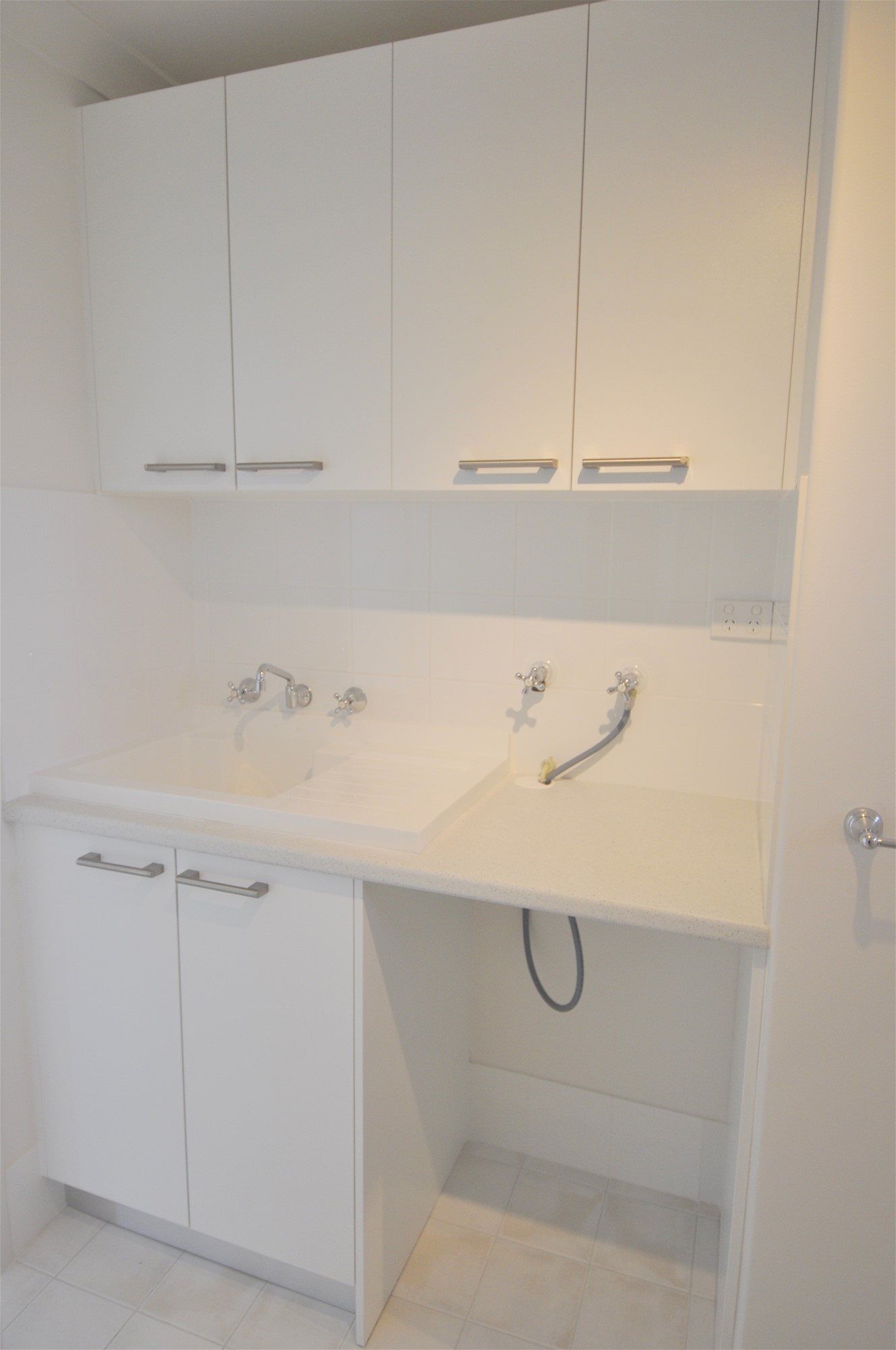 Mt LAWLEY   	2 8