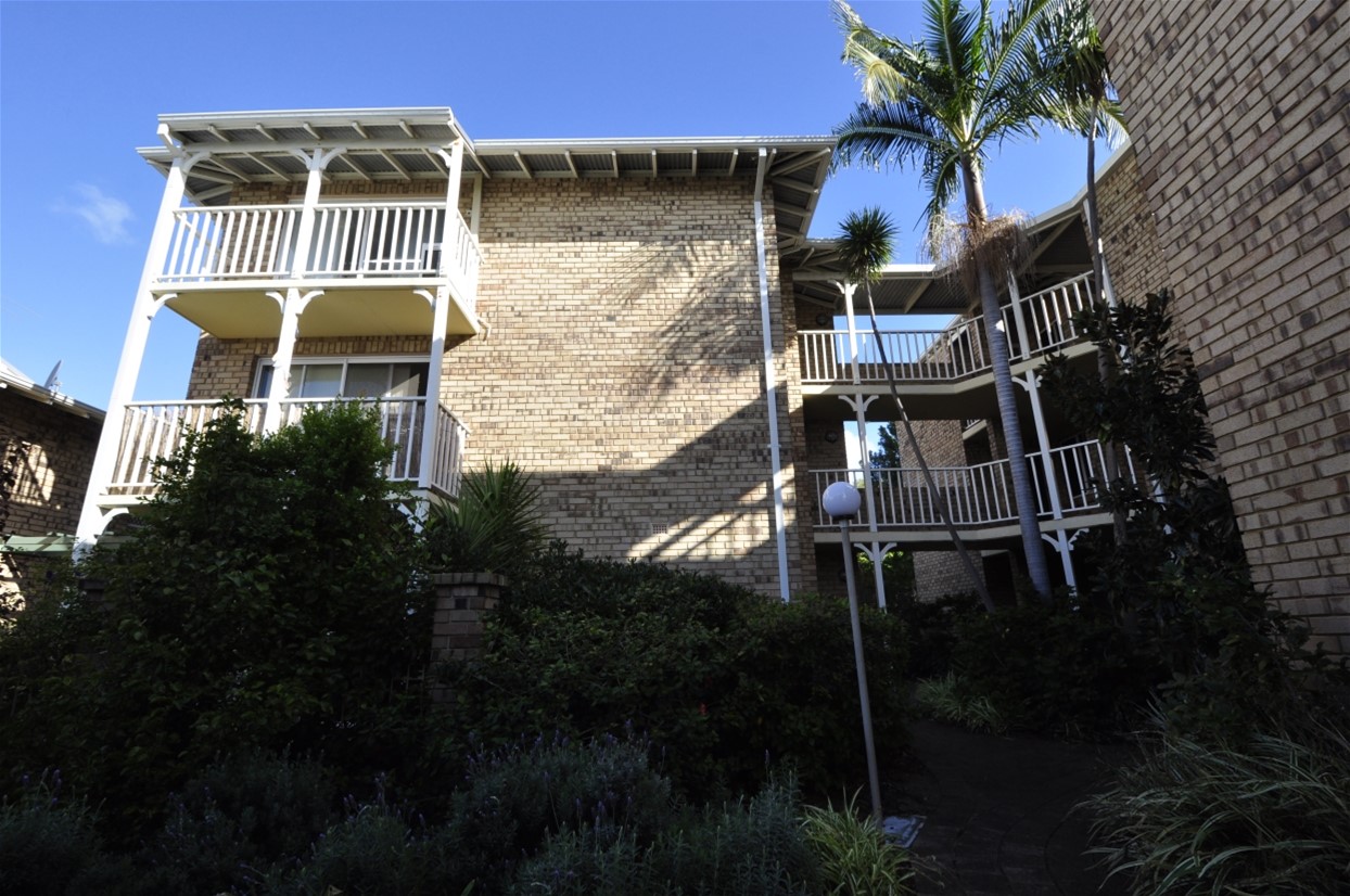 Mt LAWLEY   	2 10