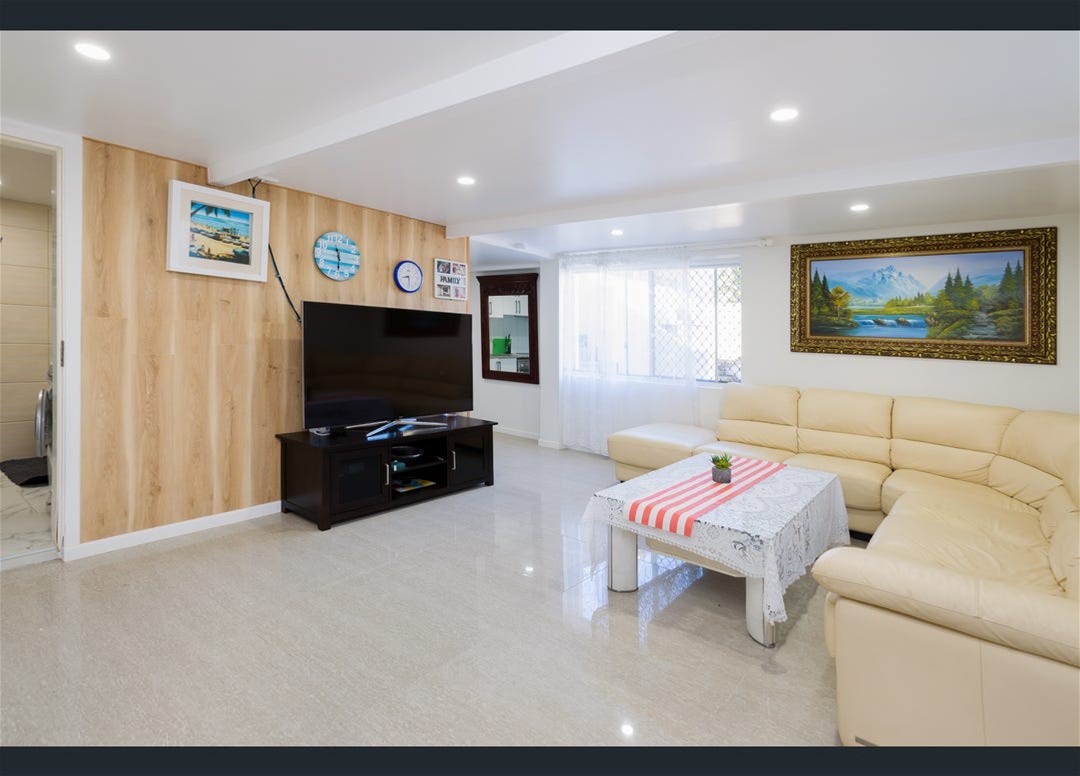 Beautiful Home on Double Block 17