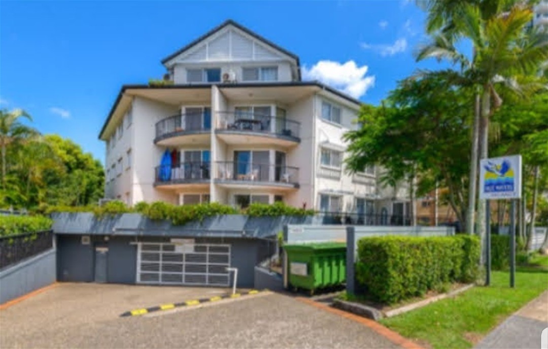 Perfectly positioned unit in a prime location opposite the Broadwater
