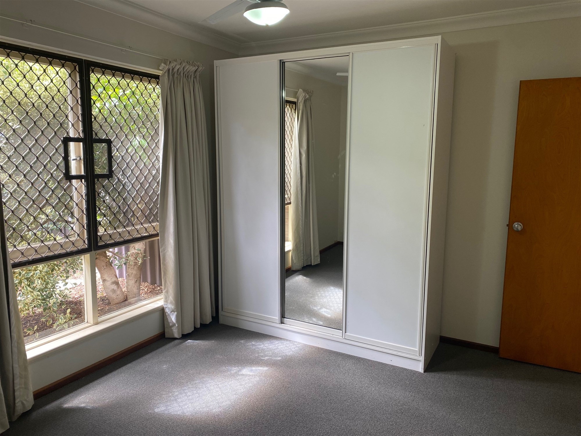 Clean and secure 3 bedroom 6