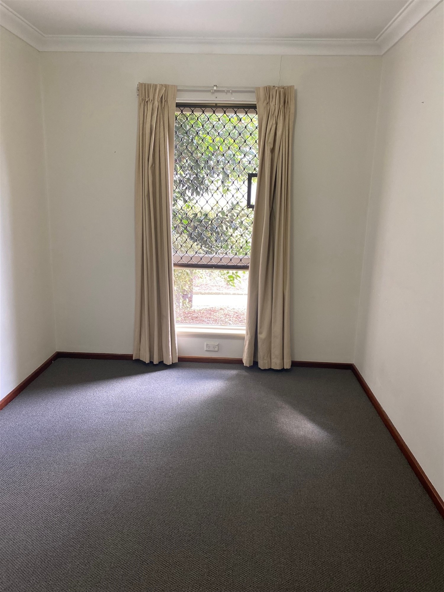Clean and secure 3 bedroom 7