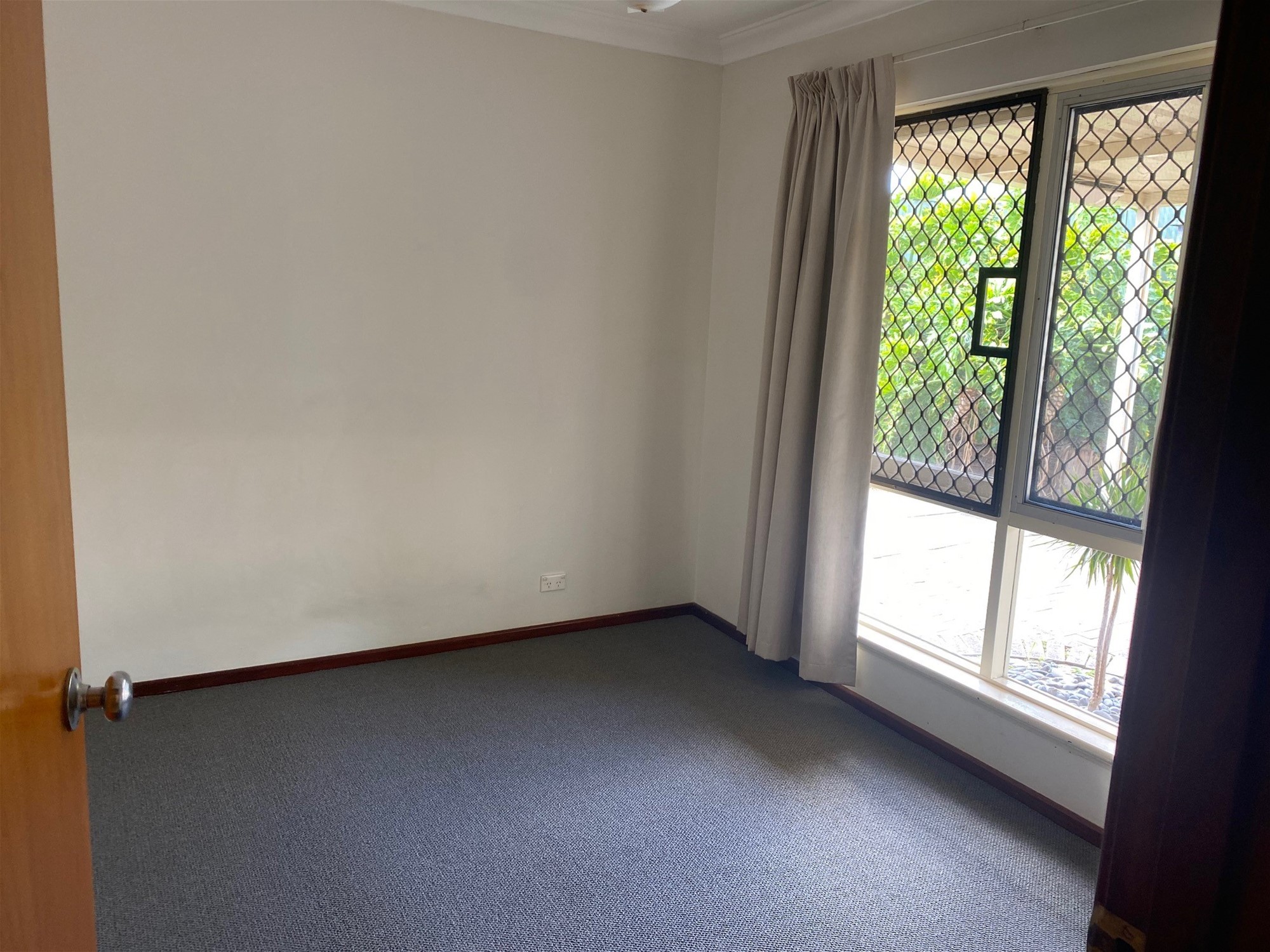 Clean and secure 3 bedroom 8
