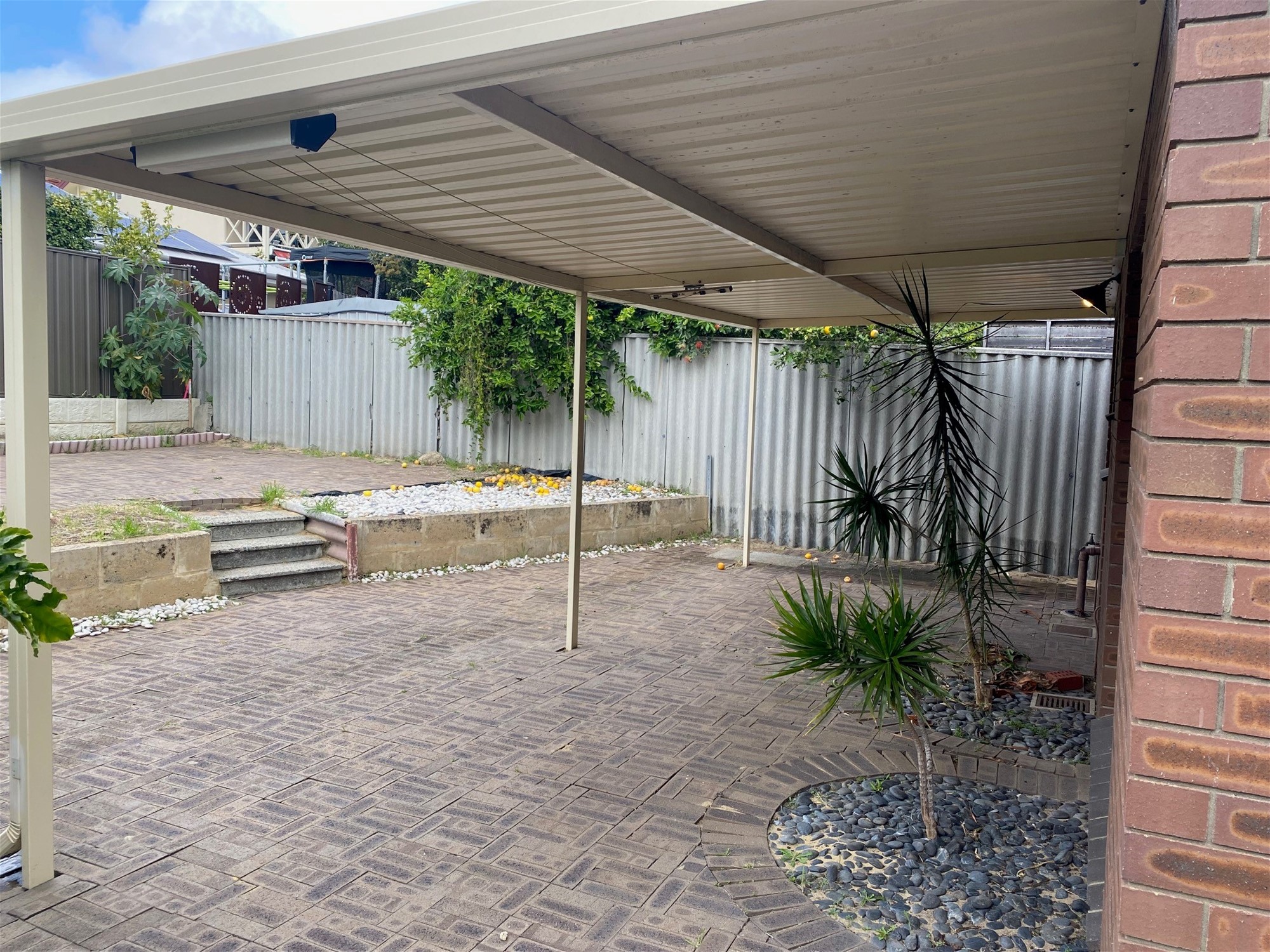 Clean and secure 3 bedroom 10
