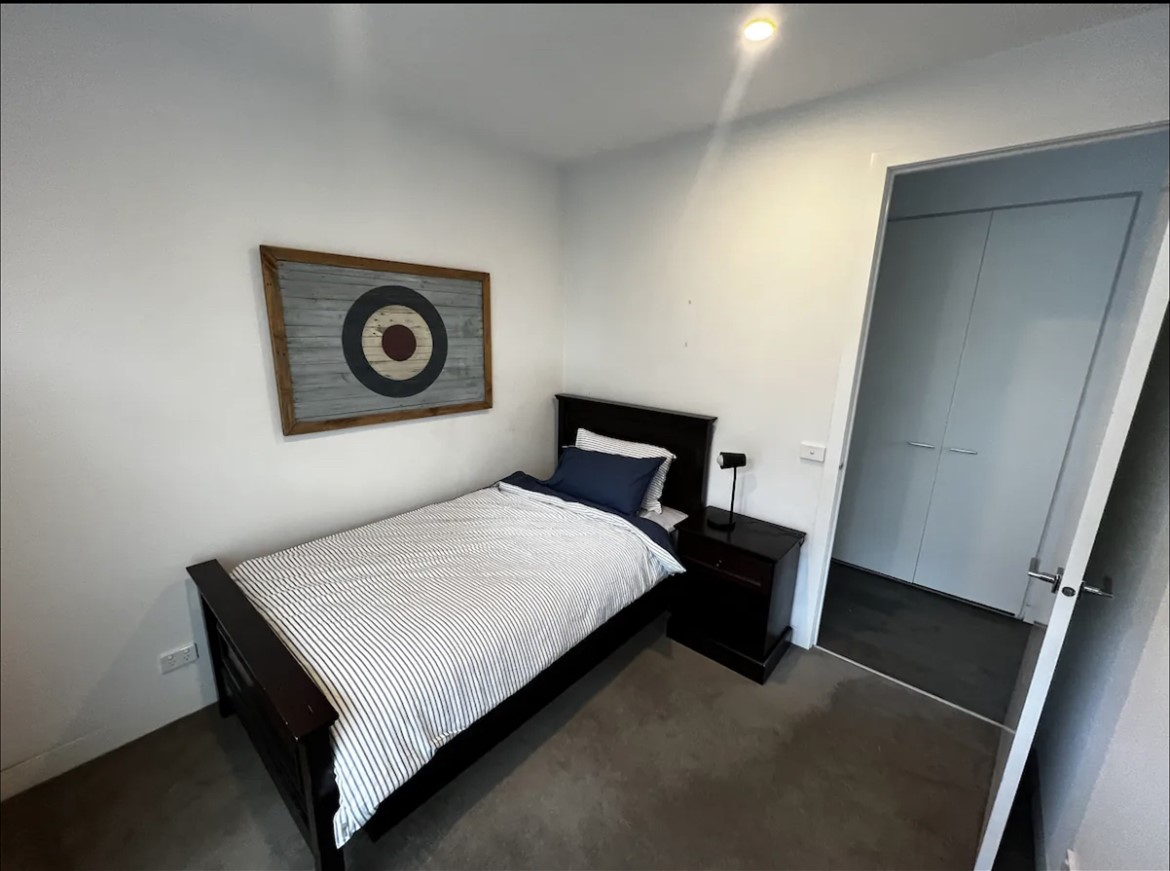 Fully furnished- 3 month minimum 6