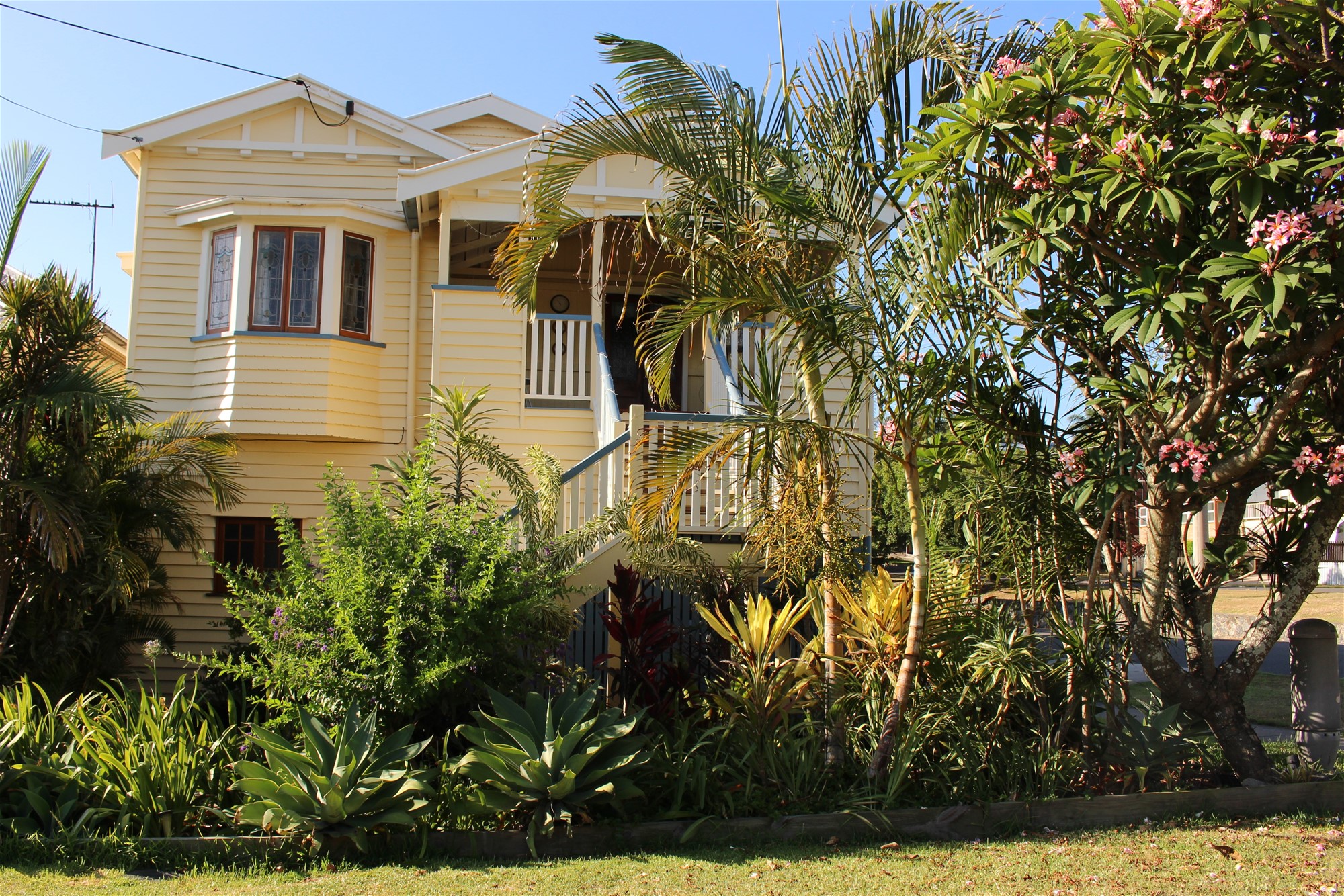 Self-Contained upper level home 1 block to water