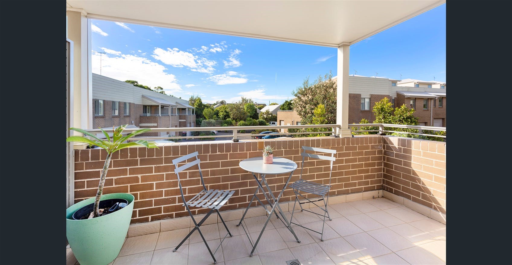 Brilliant Centre Located House Near 9