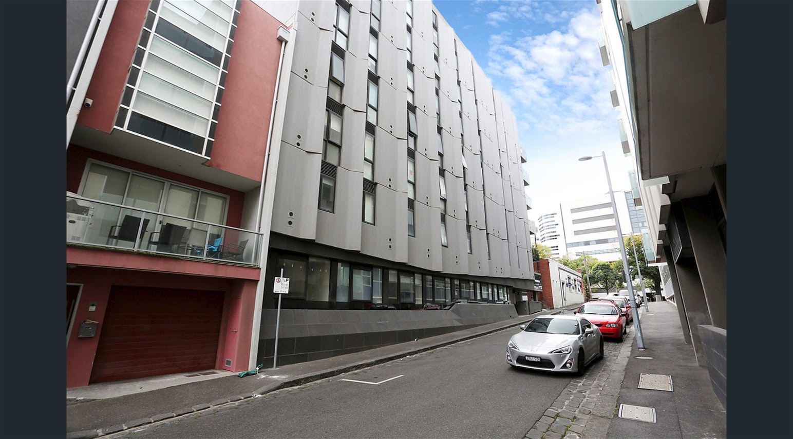 RENOVATED FURNISHED UNIT IN EXCELLENT 7
