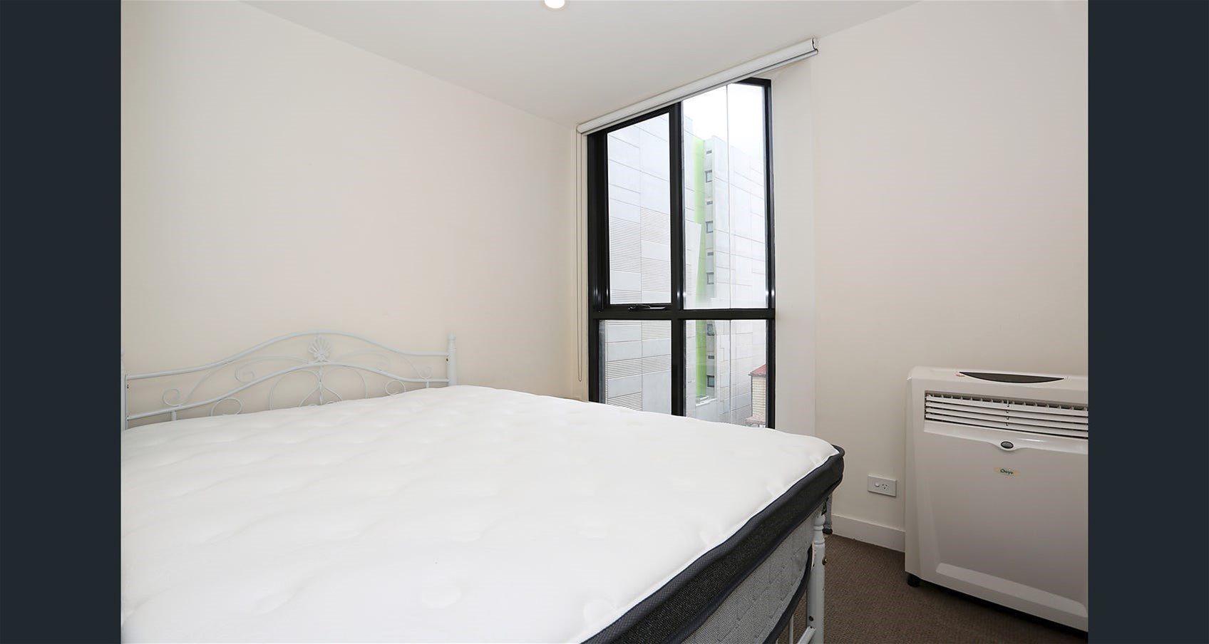 RENOVATED FURNISHED UNIT IN EXCELLENT 3