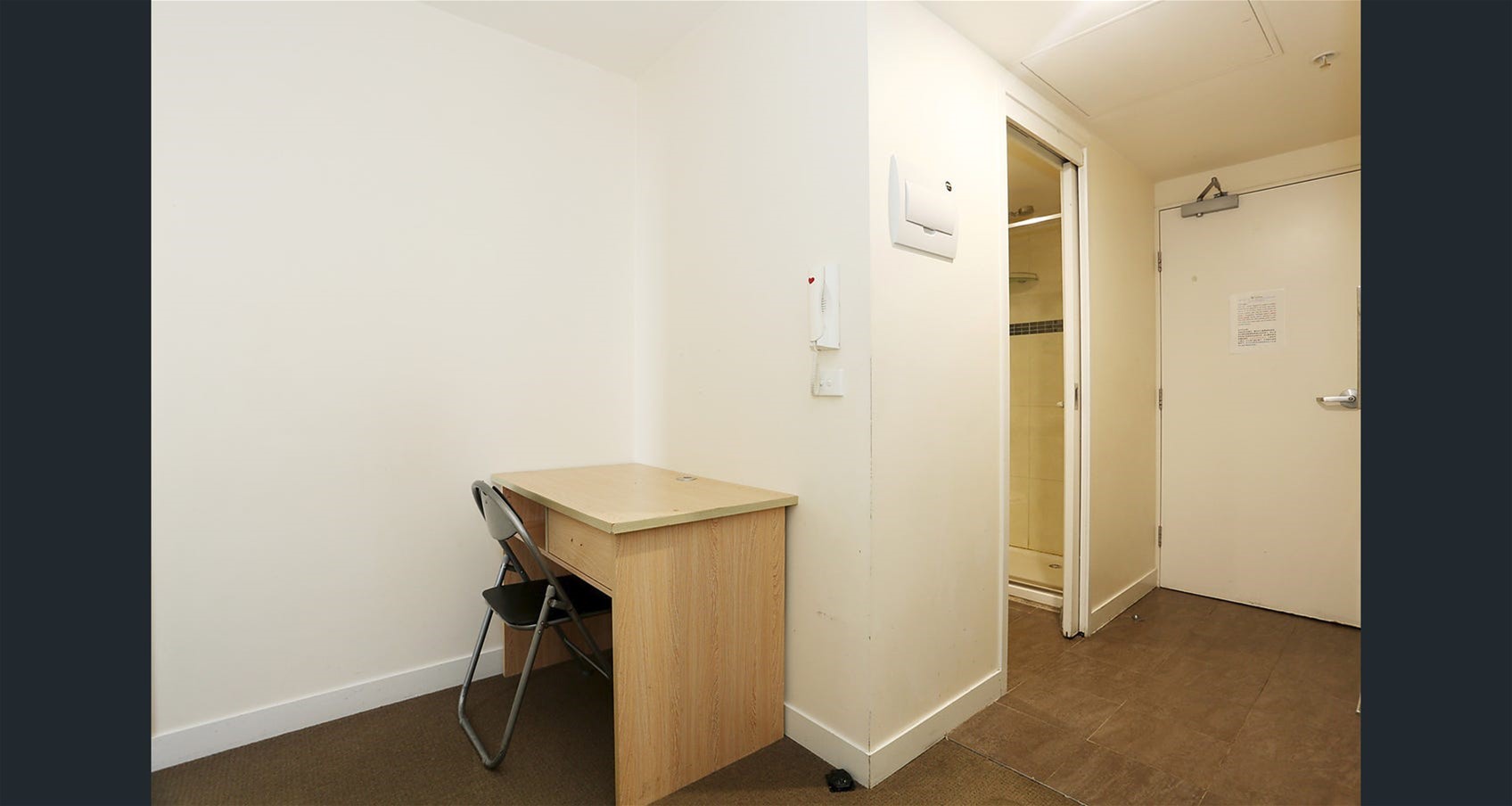 RENOVATED FURNISHED UNIT IN EXCELLENT 4