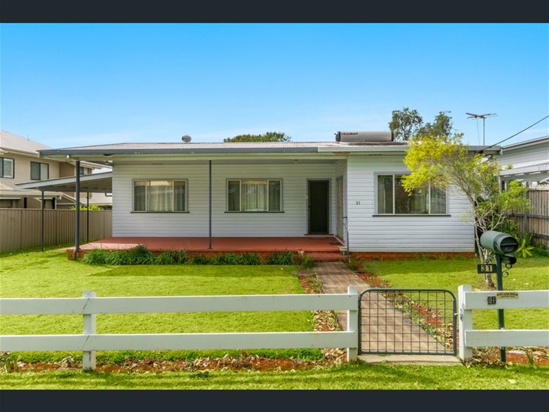 Three Bedroom House with large yard available for rent, 3 mins walk to Main Street