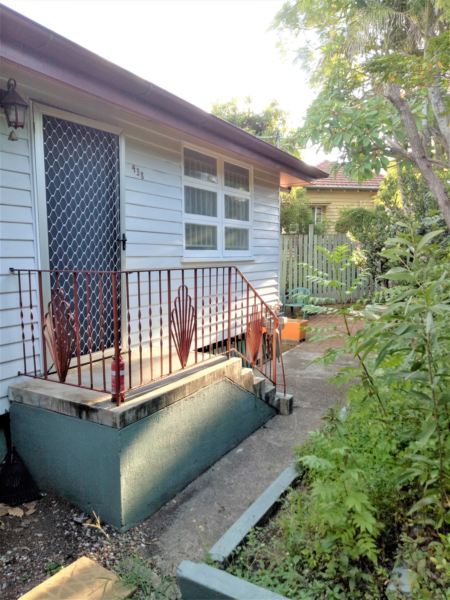 Townhouse close to Ashgrove State School and 15mins to city