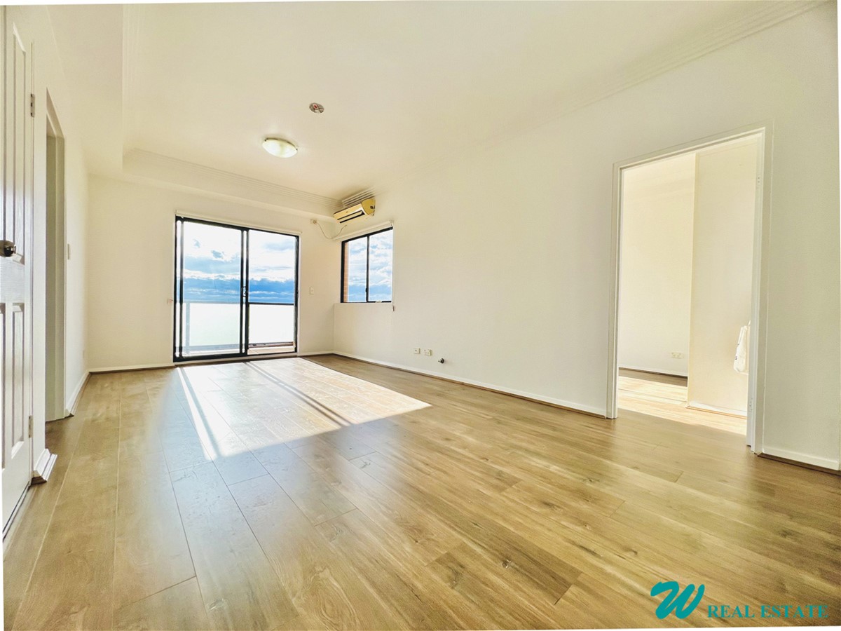 Top Floor Executive Apartment with 3