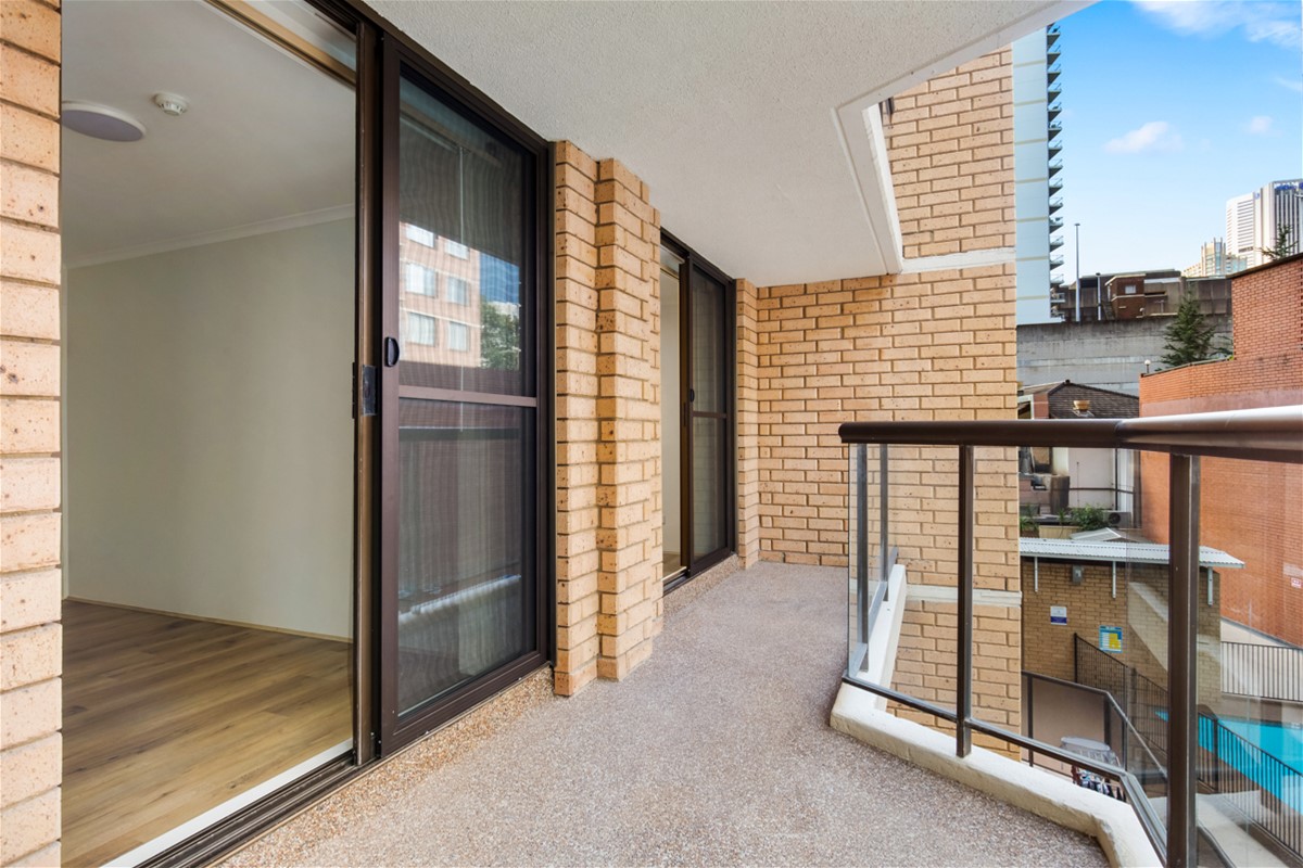 Recently Renovated Unfurnished Apt 4