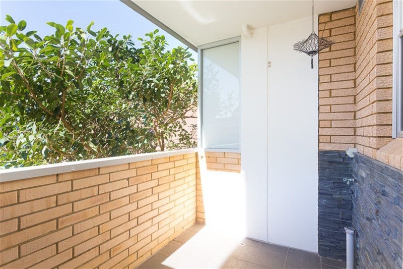 STUDIO WITH BALCONY, CARSPOT & 5