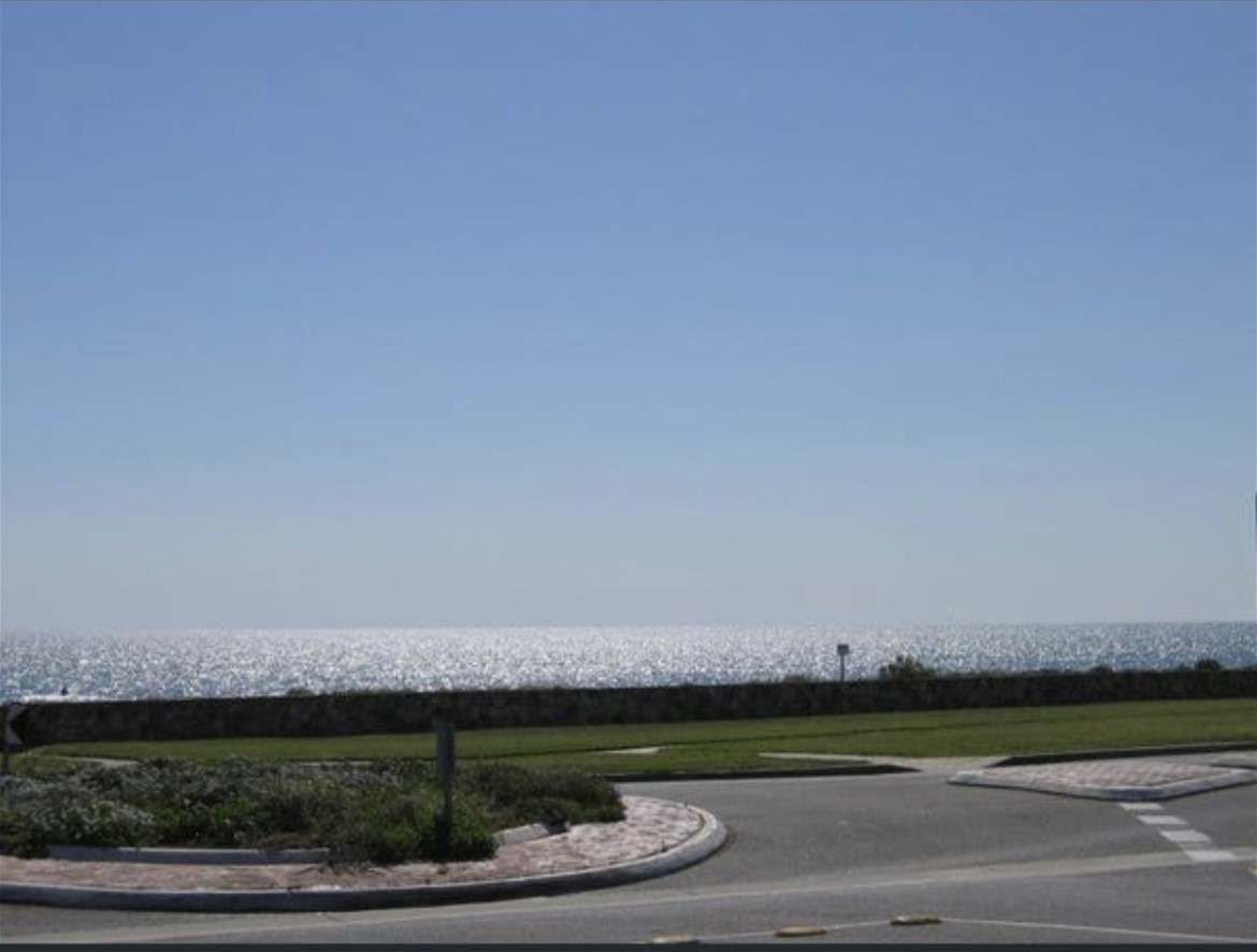 Beachfront location with Sea Views