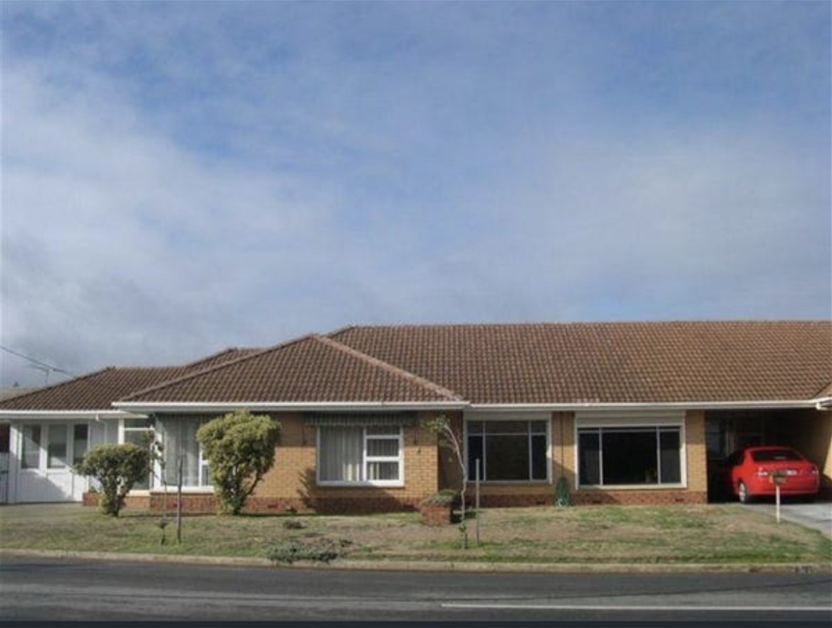 Beachfront location with Sea Views 9