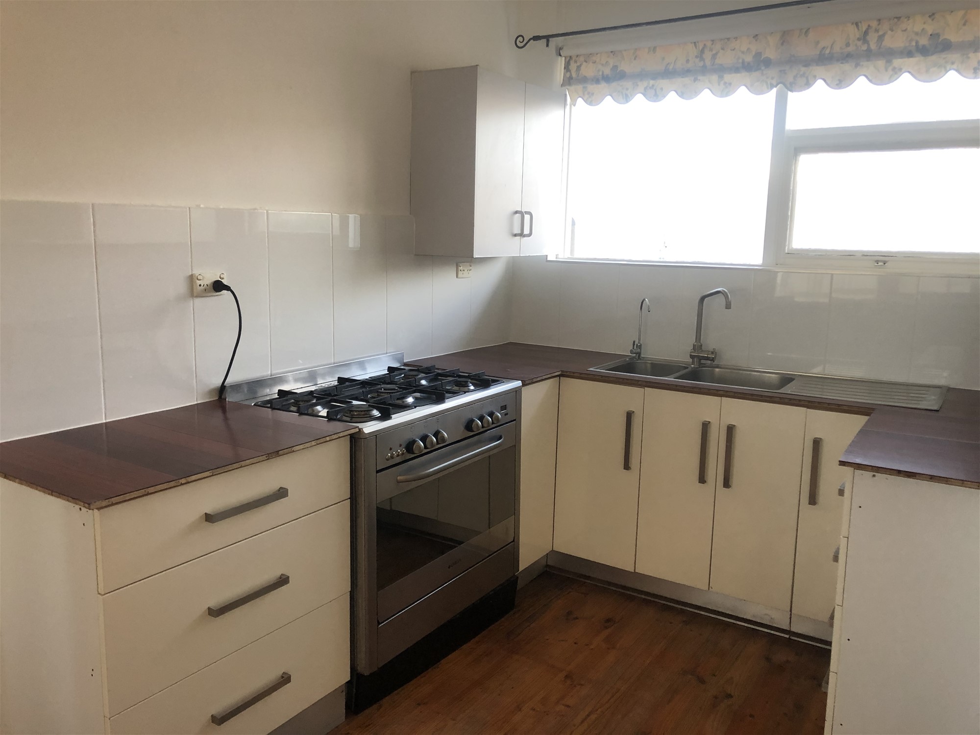 Beachfront location with Sea Views 7