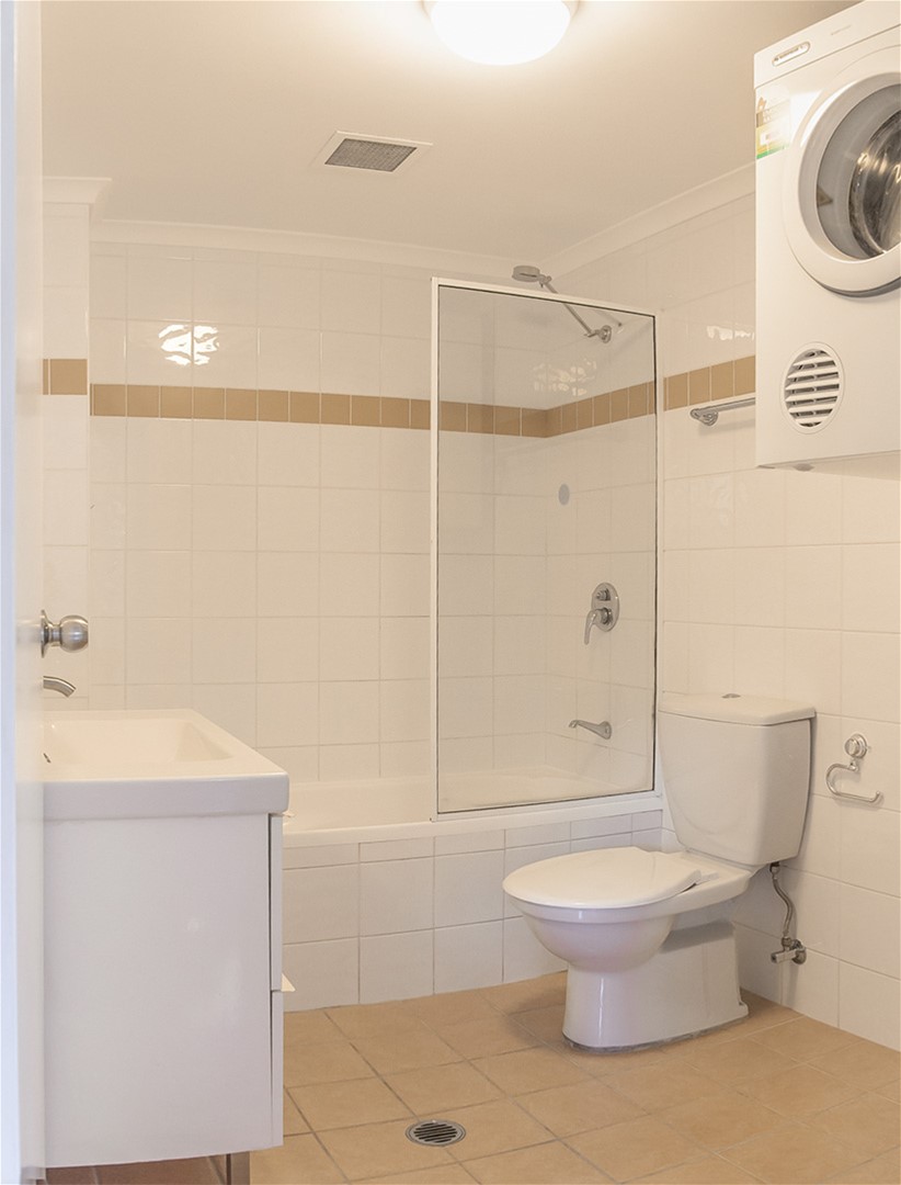 Large one bedroom unit in 6