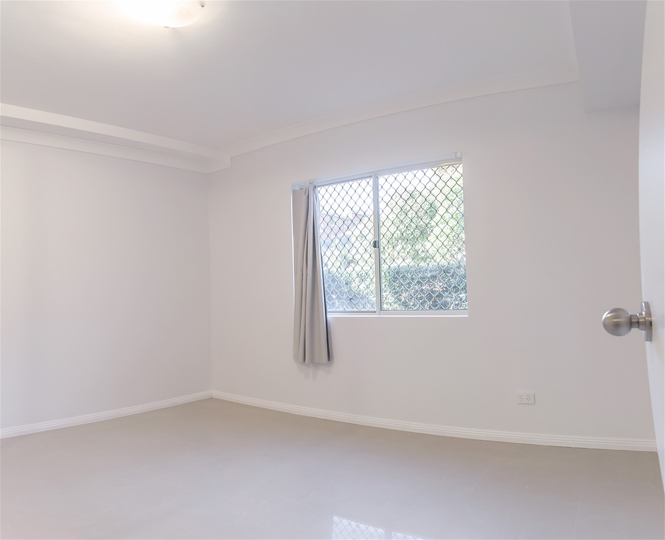 Large one bedroom unit in 4
