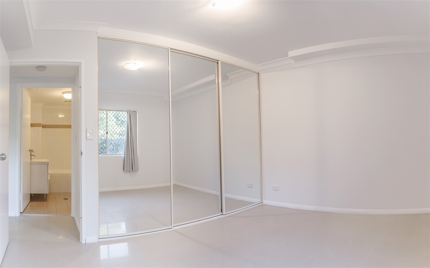 Large one bedroom unit in 5
