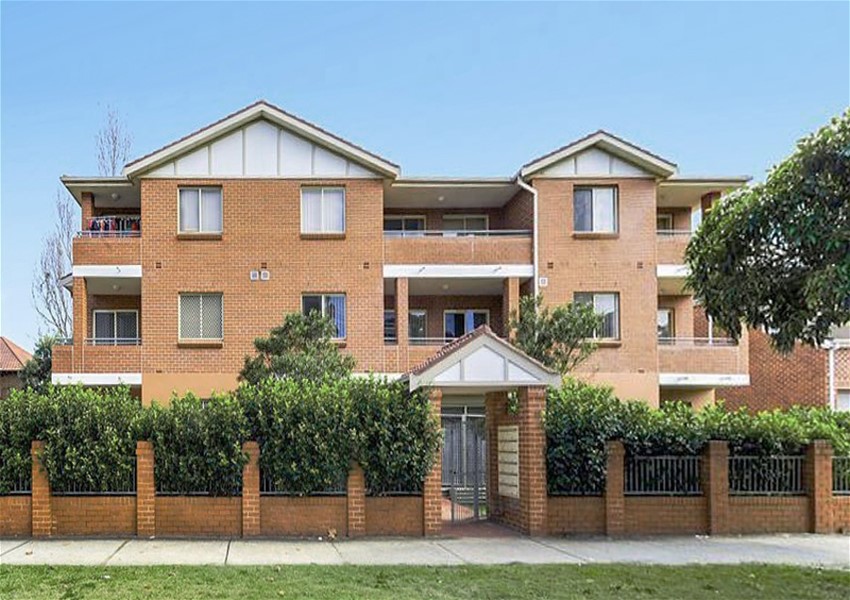 Large one bedroom unit in 7