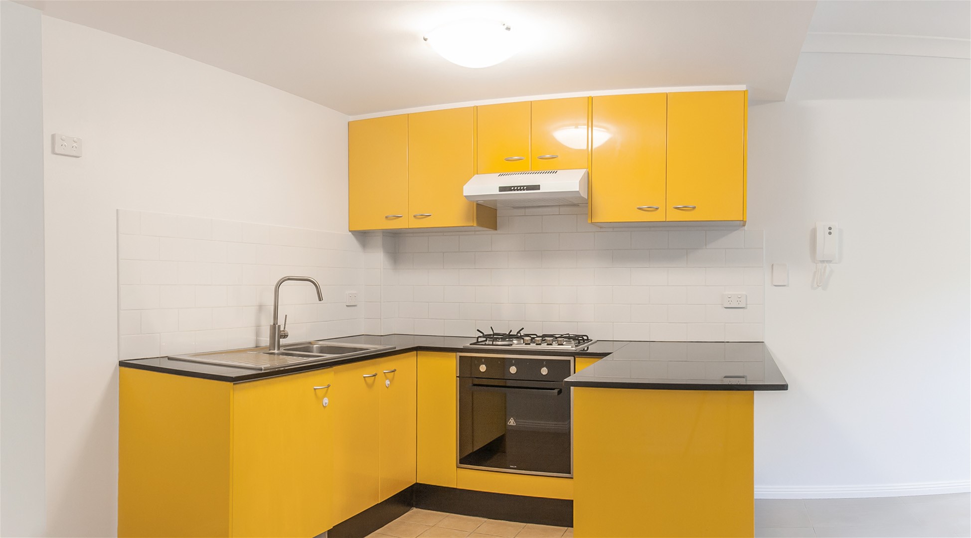 Large one bedroom unit in 3