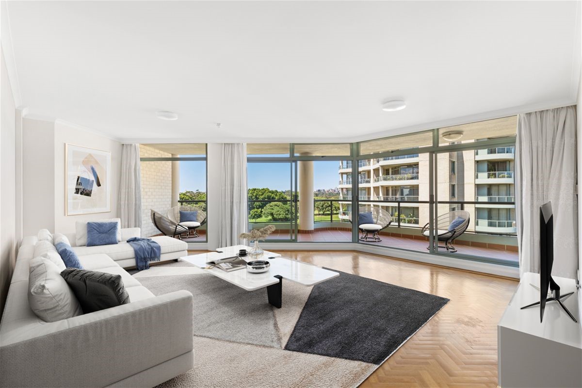 RESORT STYLE LUXURY  APARTMENT WITH STUNNING VIEWS