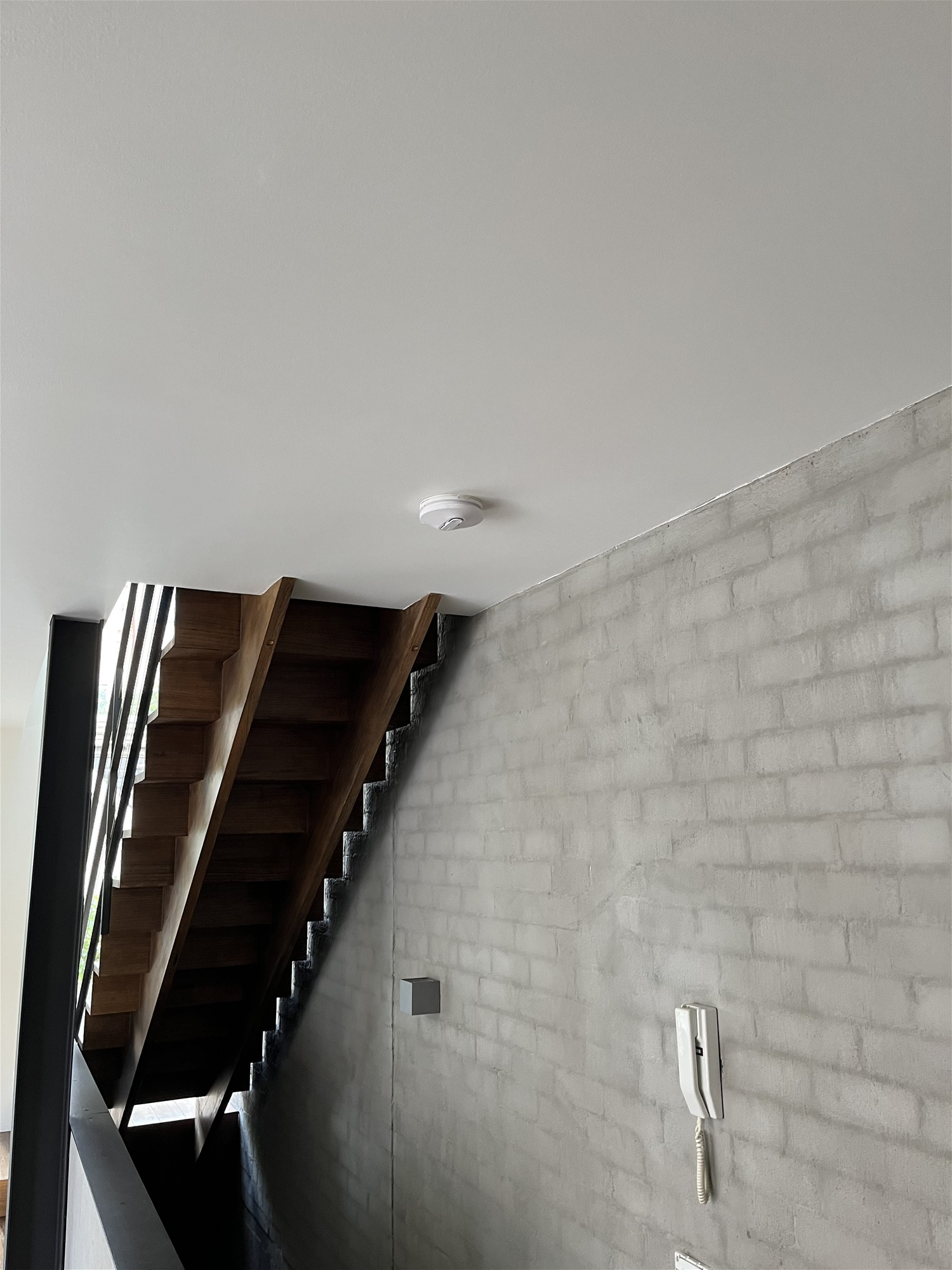 Light Filled 2 Level Apartment 7