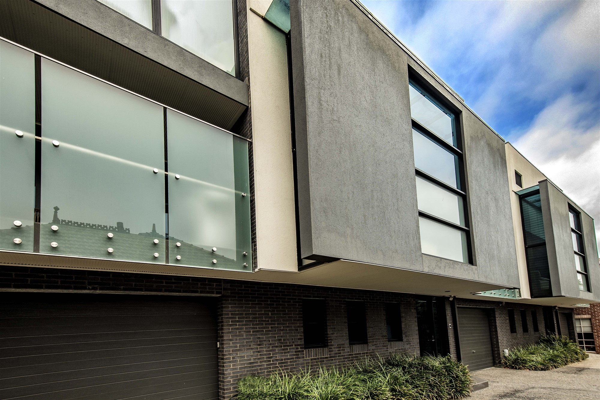 STAR ON BROADWAY – LARGE LUXURY EXECUTIVE TOWNHOUSE