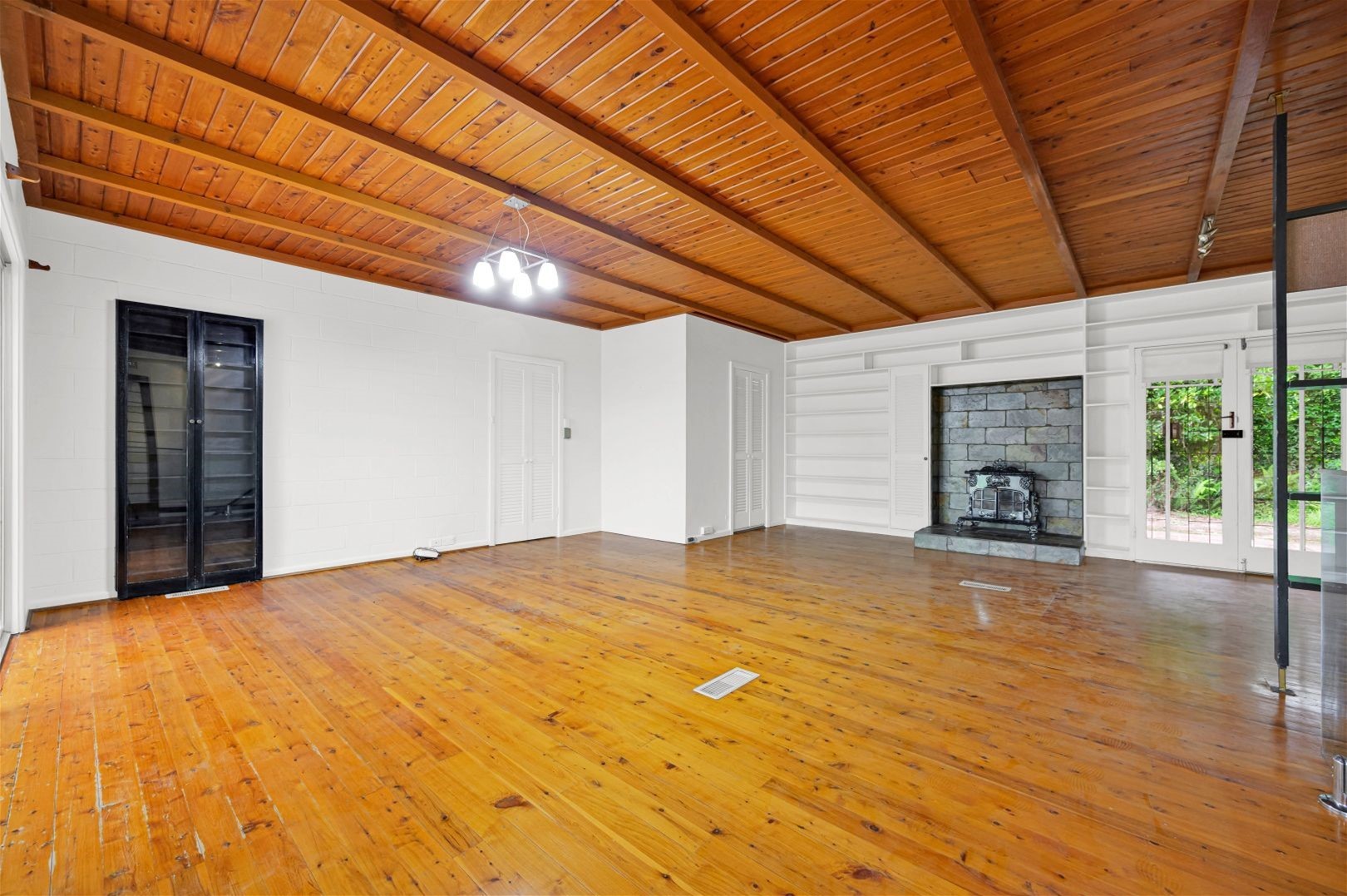 DEPOSIT TAKEN Spacious and Private 10
