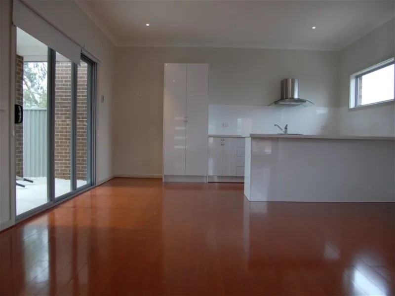 1/10 Kinnane Cres Sunshine, VIC 4