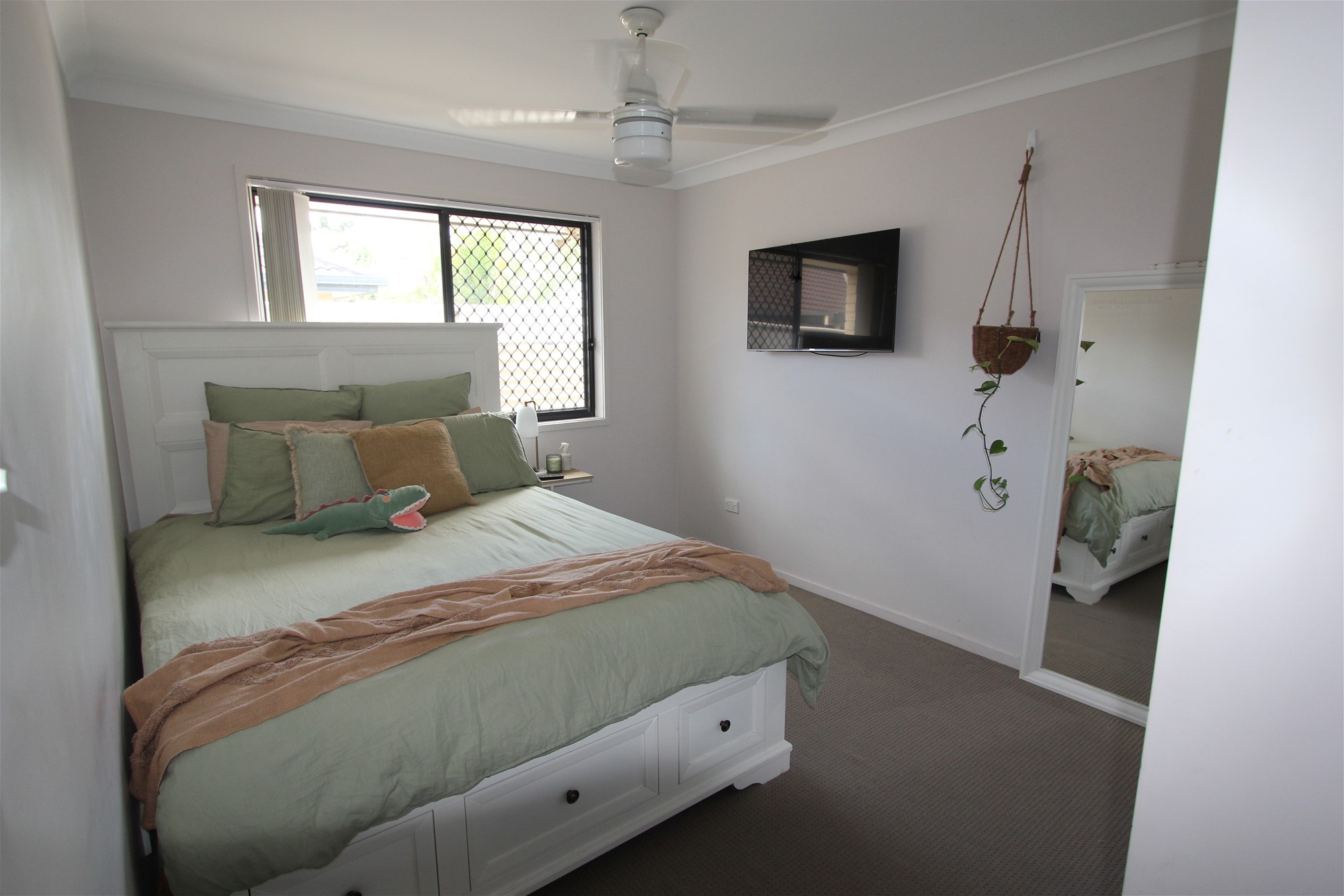 Spacious, low maintenance family home 14