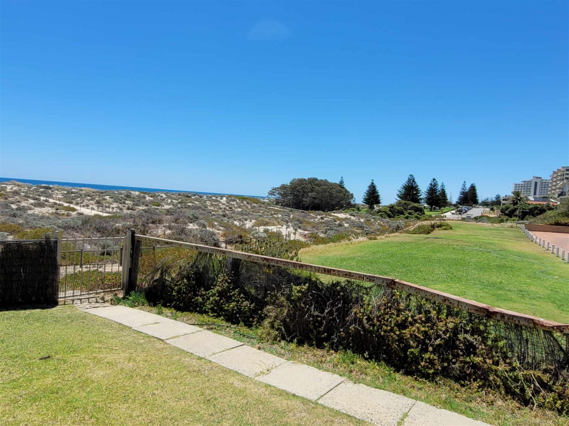 ABSOLUTE BEACH FRONT PRIVATE ACCESSWAY 16