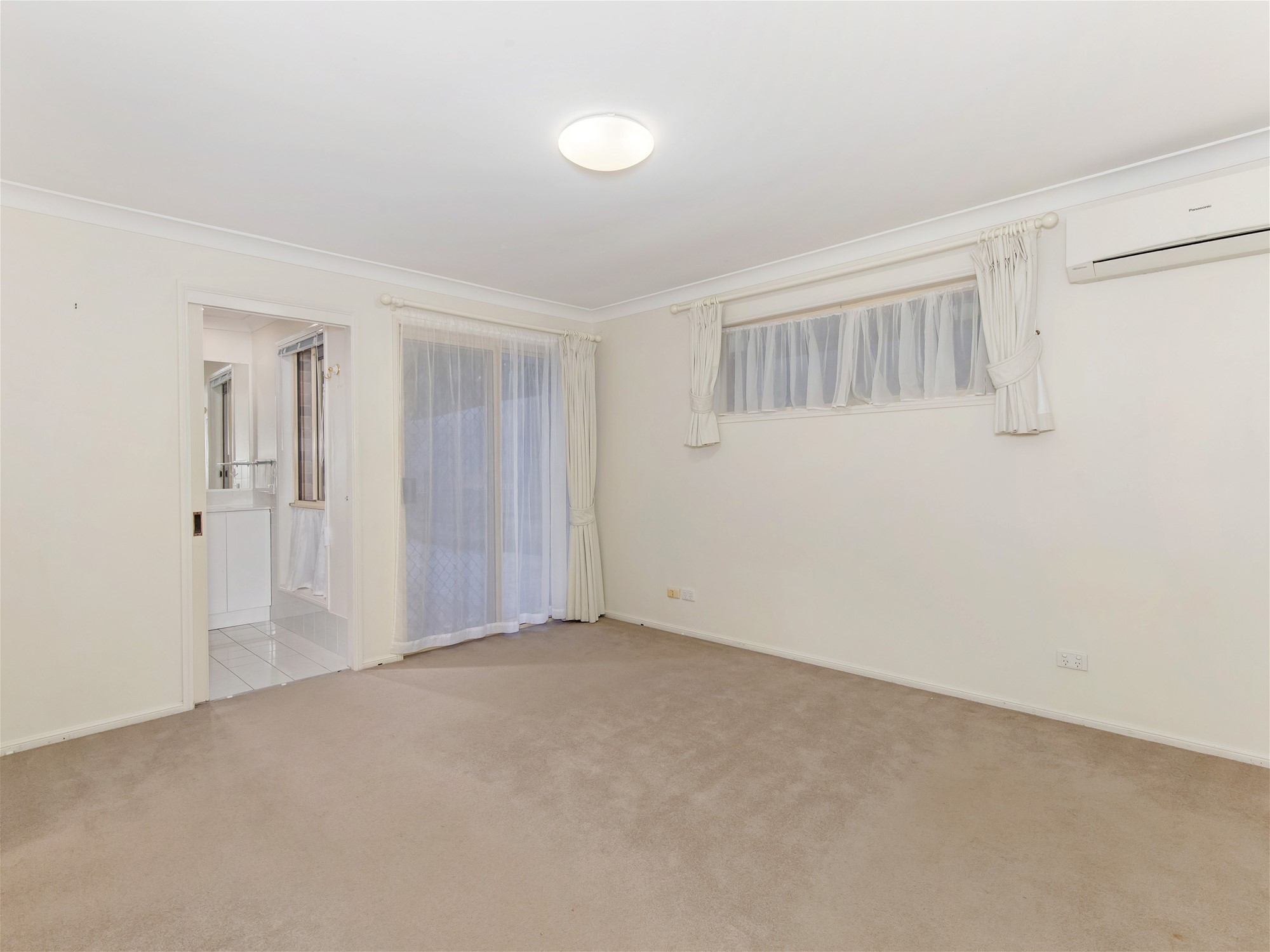 POOL, AIRCON, CLOSE TO EVERYTHING 10