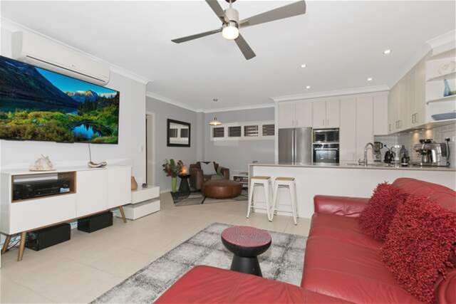 Clayfield – $695 / week – 3 Bed 2 bath