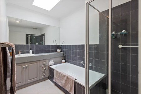 Beautifully presented, low maintenance, close 9