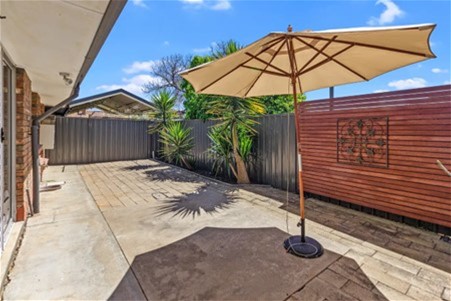 Beautifully presented, low maintenance, close 10