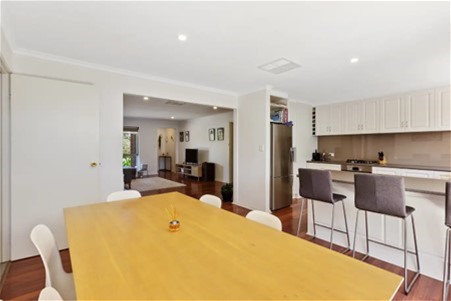 Beautifully presented, low maintenance, close 5