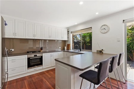 Beautifully presented, low maintenance, close 6