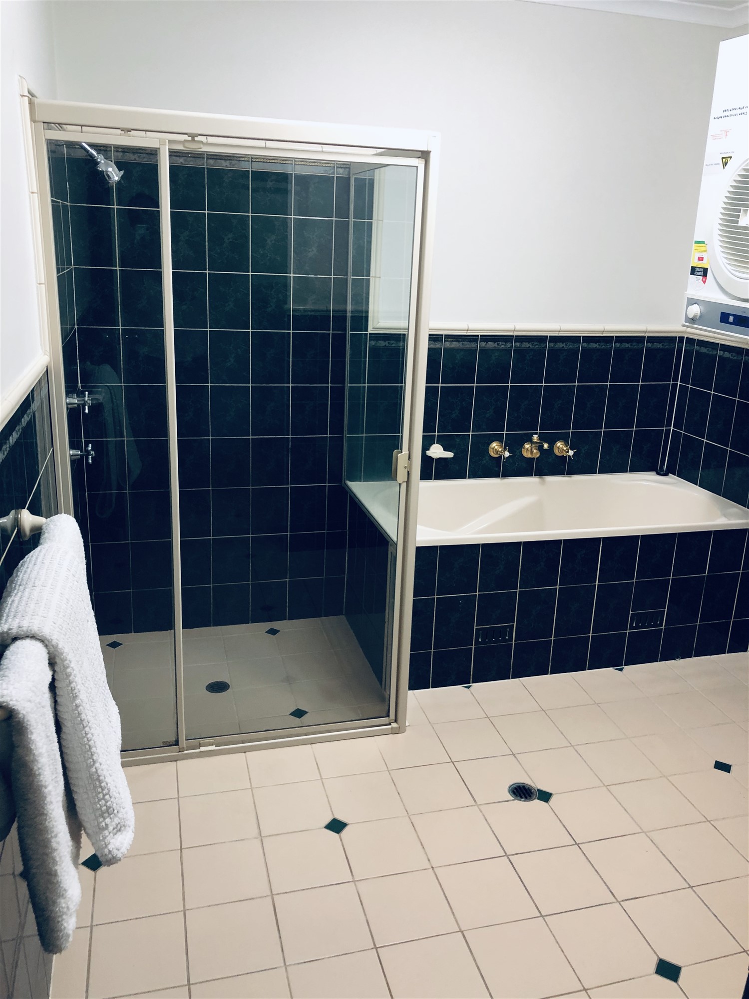 Top level 2 bedroom apartment 4
