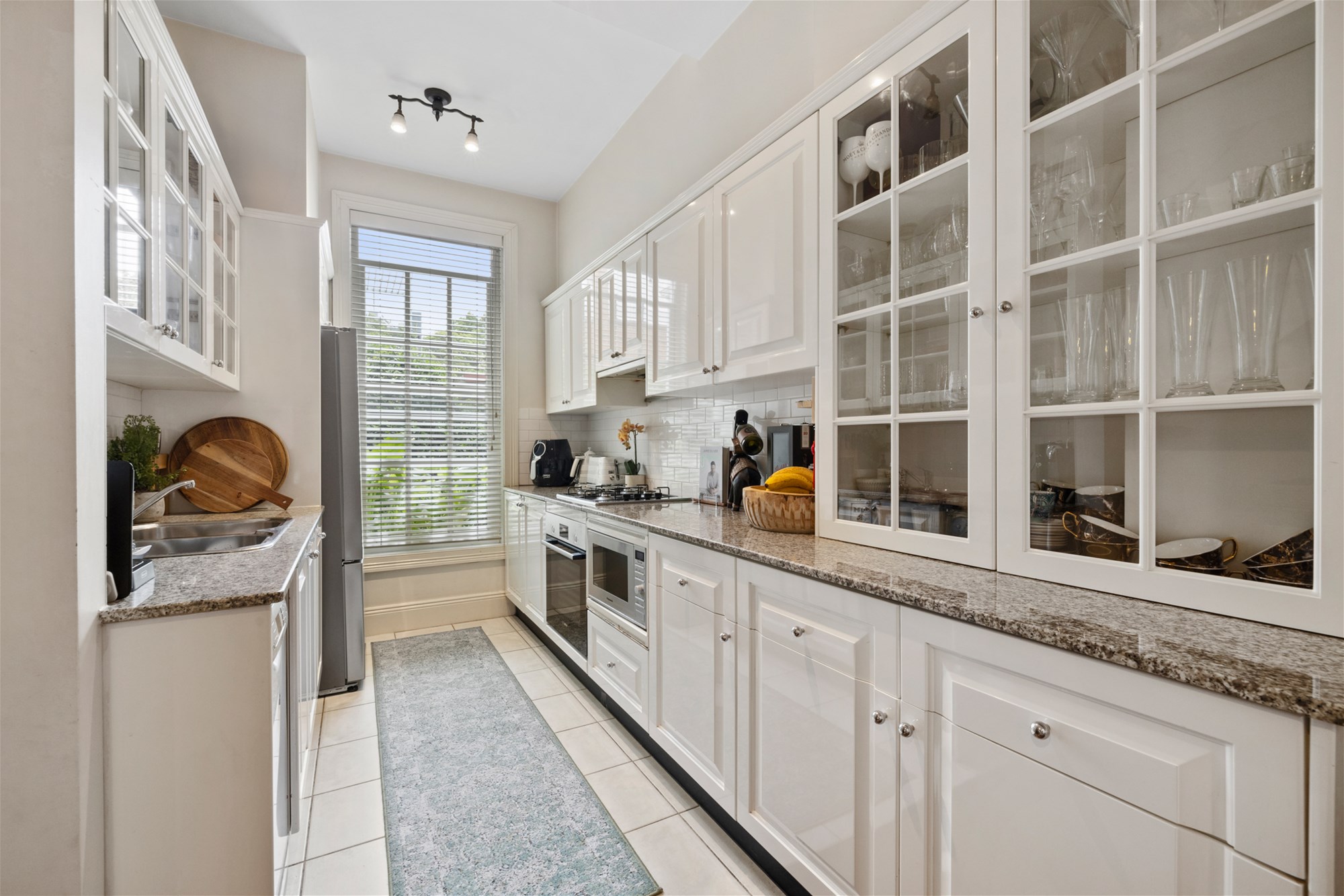 Modern 2br + Study: Pet 4